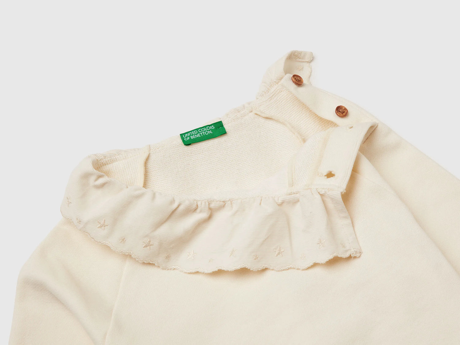 Benetton_Creamy White_Sweatshirt with Velvet Collar_345ZG10LG_0R2_03