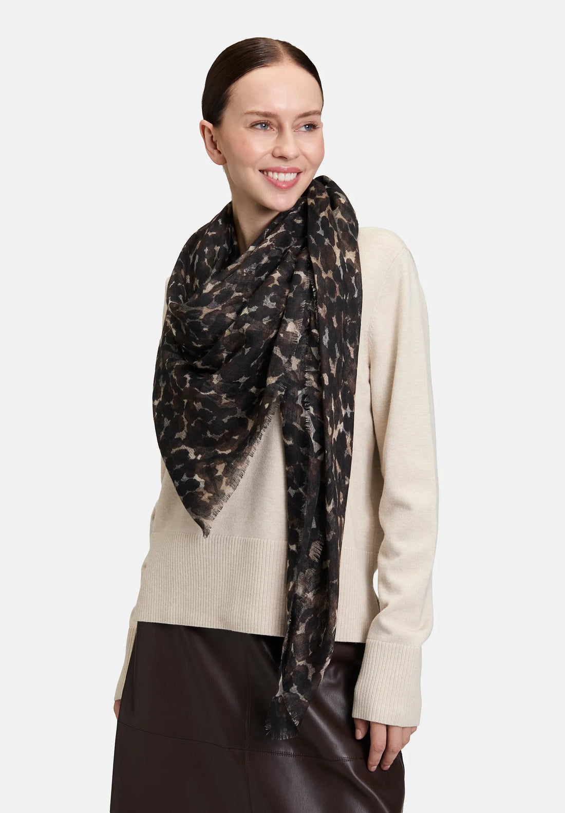 Betty Barclay_Brown/Beige_Printed Scarf_3469-1646_7871_01
