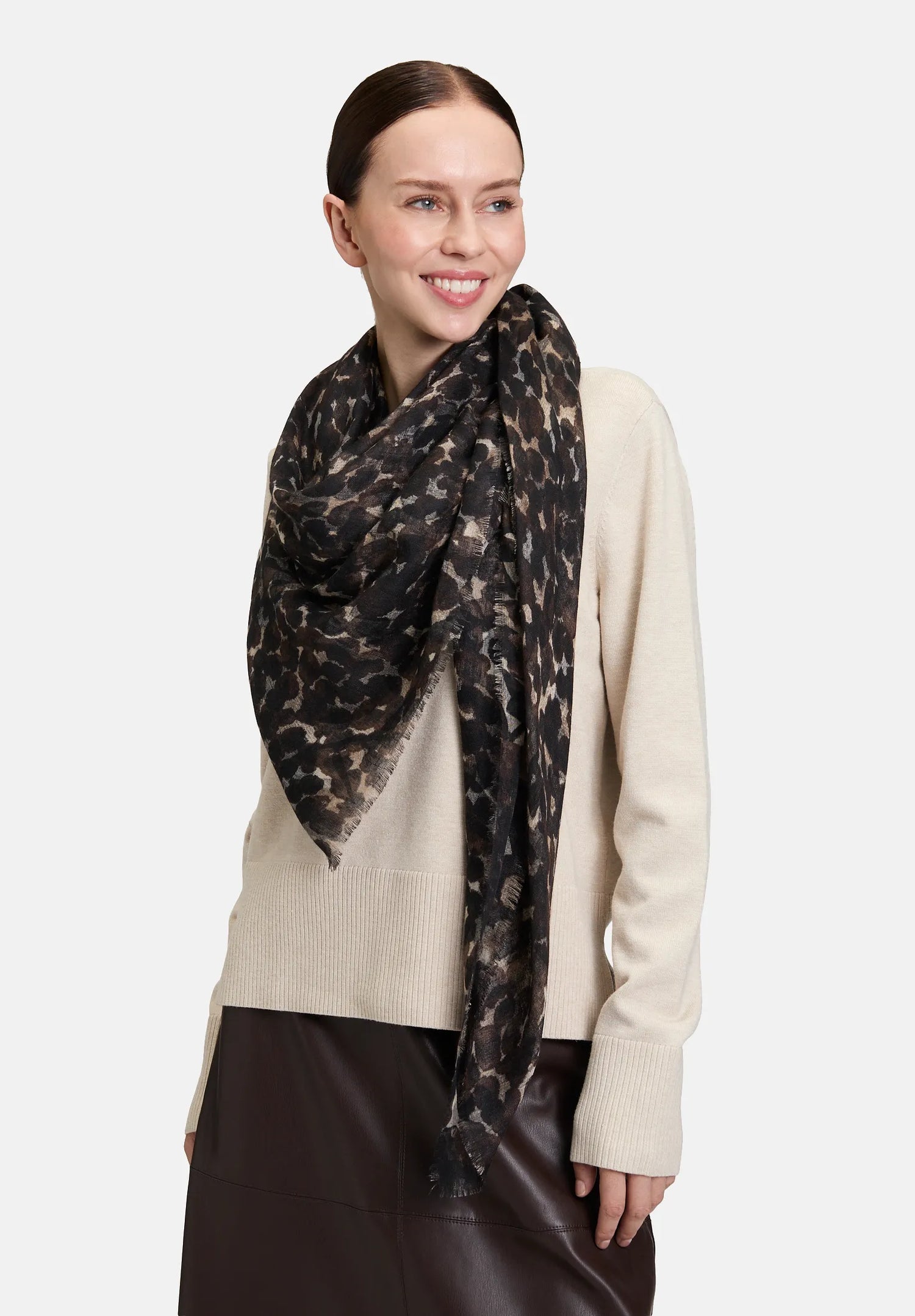 Betty Barclay_Brown/Beige_Printed Scarf_3469-1646_7871_01
