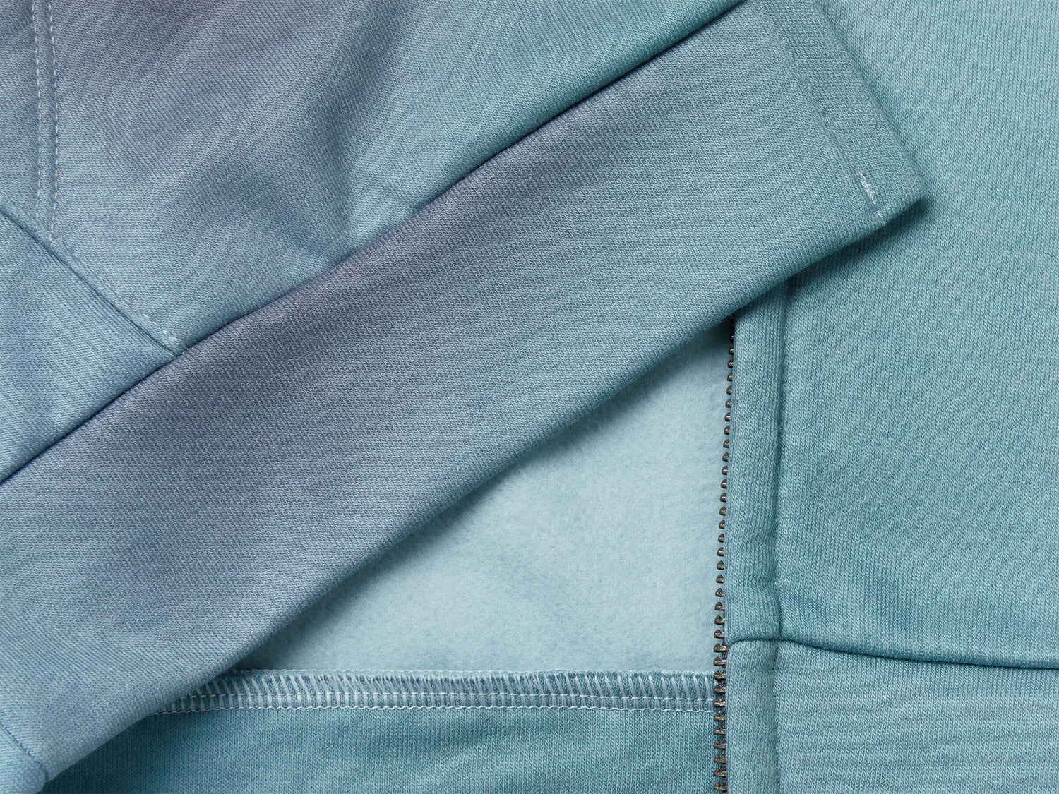 Benetton_Light Blue_Sweatshirt with Shaded-Effect Print_34GSC505S_70T_03