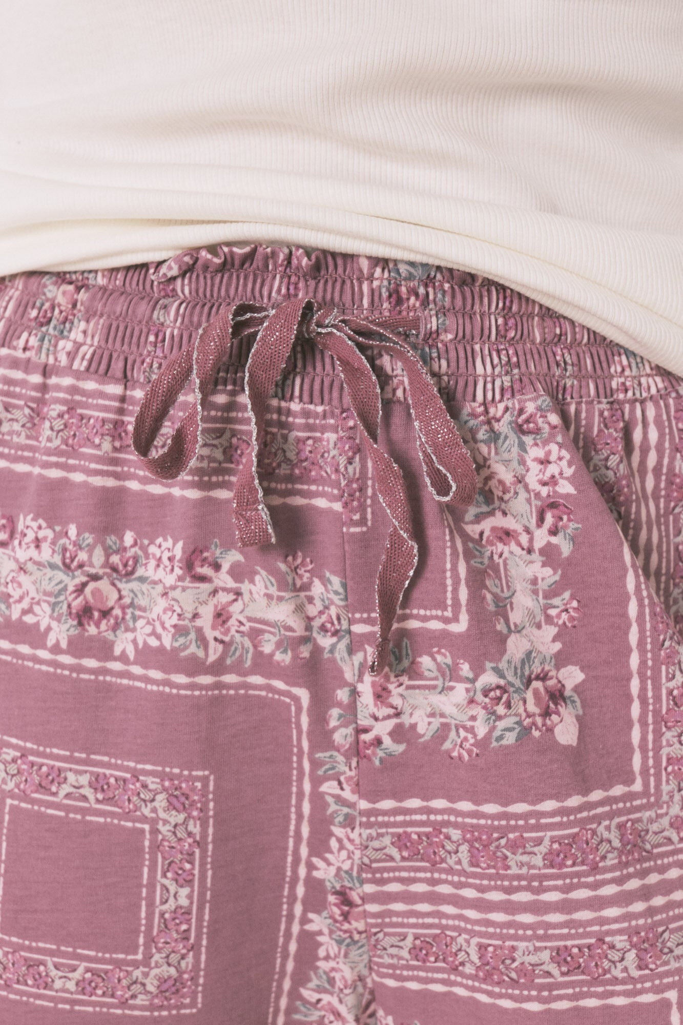 Women Secret_Ivory_Long Pyjamas with Ivory Flower Print_3592418_96_05