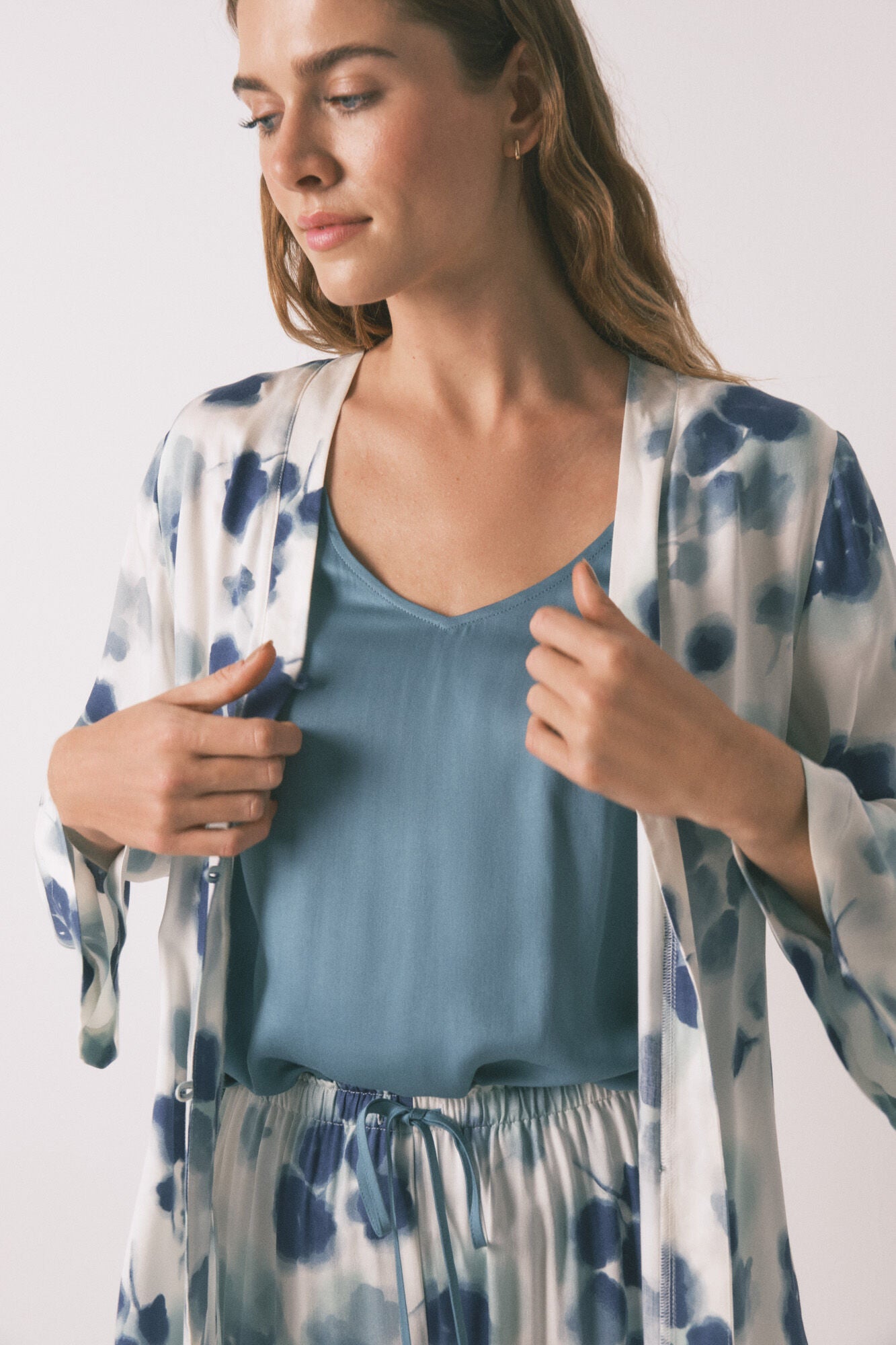 Women Secret_Green_Green Floral Satin Pyjamas Set_3592432_23_01