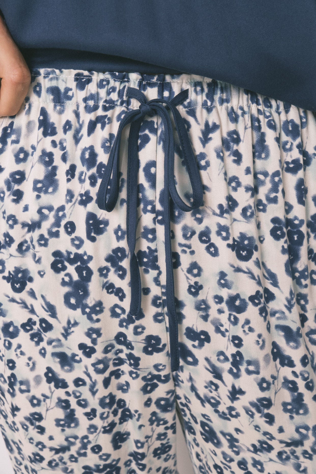 Women Secret_Blue Print_Blue Floral Viscose Capri Pyjamas_3592433_19_05