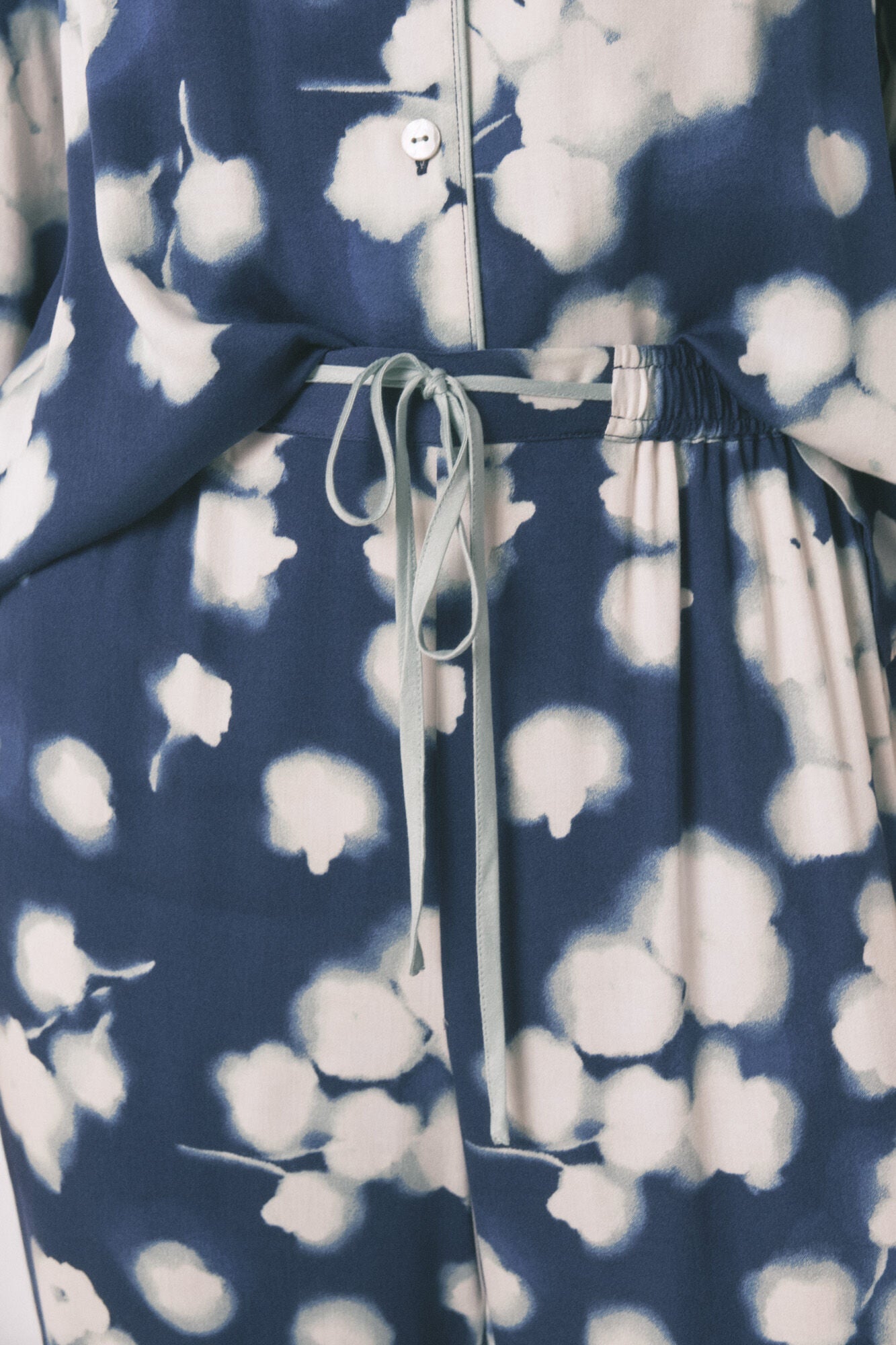 Women Secret_Blue Print_Long Blue Floral Viscose Classic Pyjamas_3592434_19_05