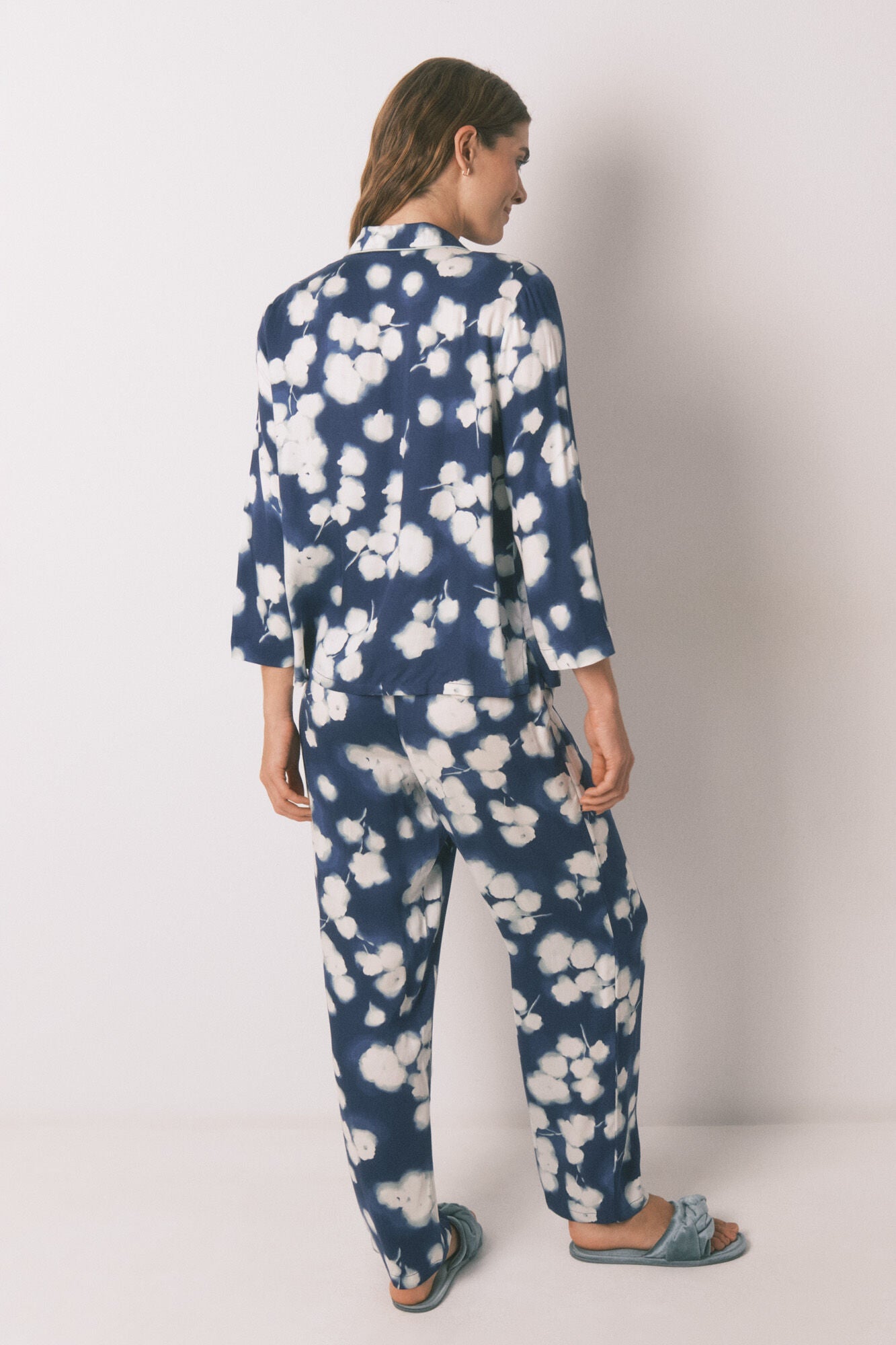 Women Secret_Blue Print_Long Blue Floral Viscose Classic Pyjamas_3592434_19_06
