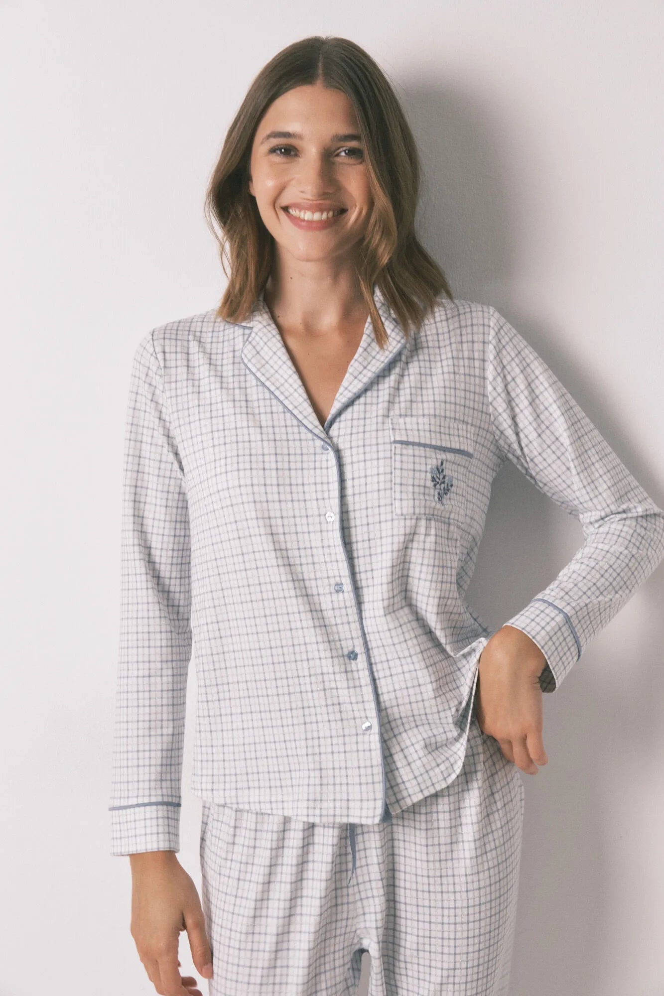 Women Secret_Light Blue_Long Checkered Classic Pyjamas with a Shiny Effect_3592443_16_02