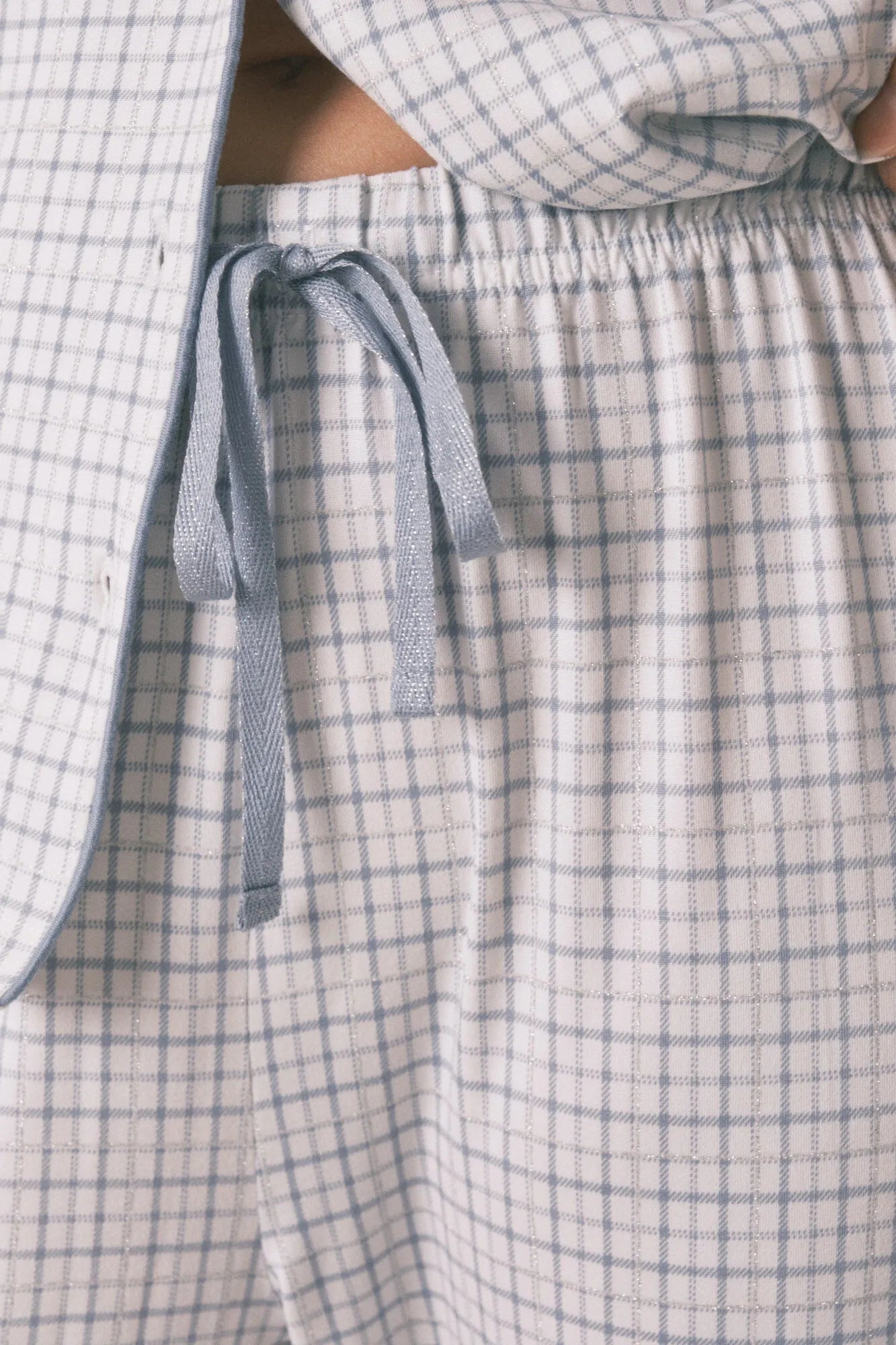 Women Secret_Light Blue_Long Checkered Classic Pyjamas with a Shiny Effect_3592443_16_04