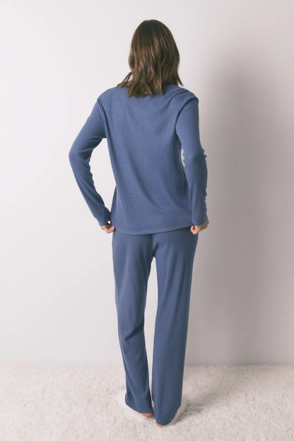 Women Secret_Medium Blue_Long Ribbed Pajamas with a Shiny Blue Effect_3592447_13_05