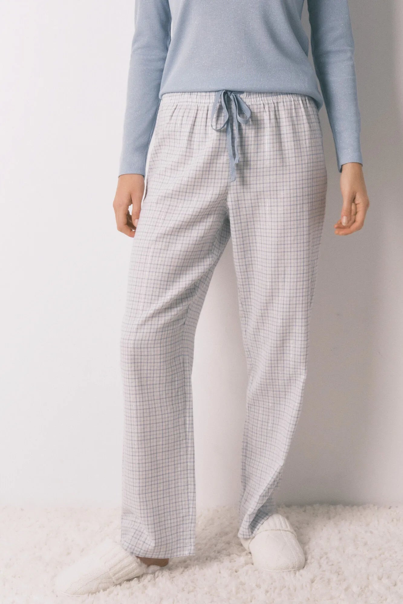 Women Secret_Light Blue_Long Blue Checkered Pajamas with a Shiny Effect_3592486_16_02