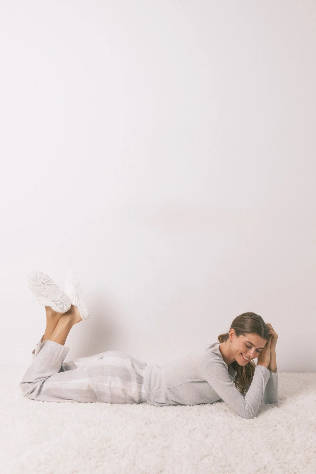 Women Secret_Medium Grey_Long Grey Checkered Pajamas with a Shiny Effect_3592487_46_02