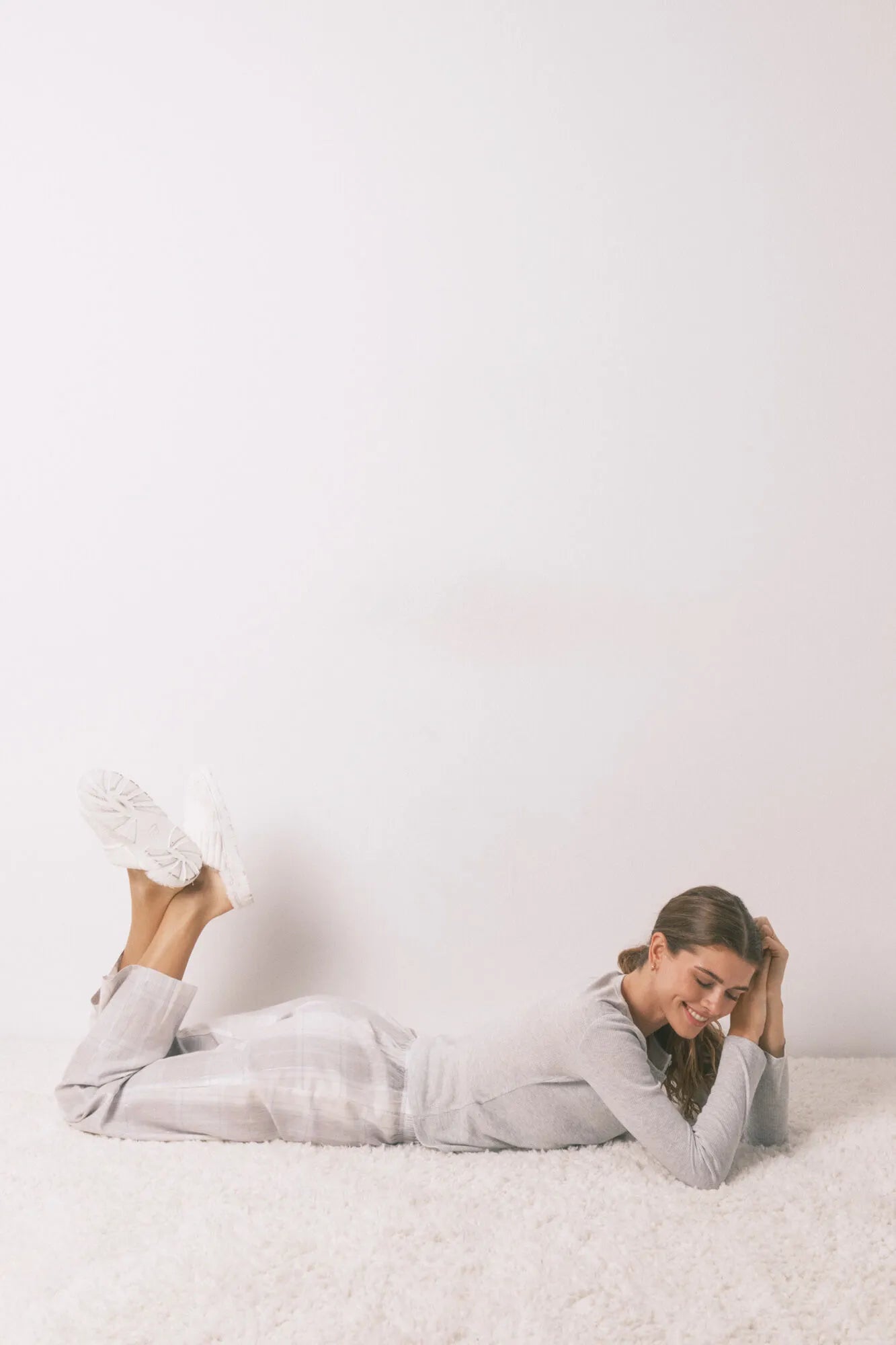 Women Secret_Medium Grey_Long Grey Checkered Pajamas with a Shiny Effect_3592487_46_02