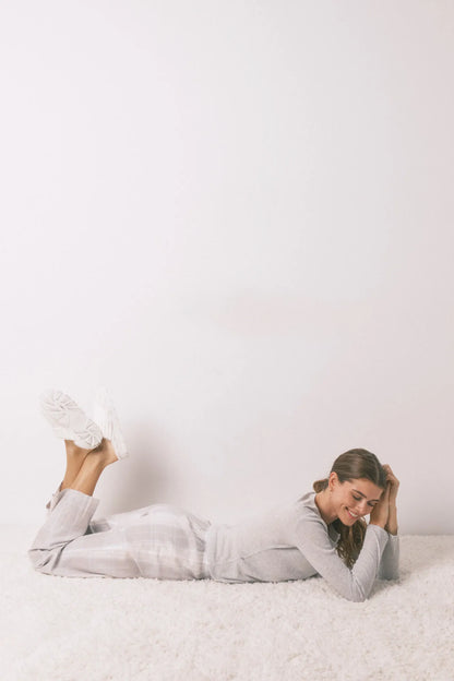 Women Secret_Medium Grey_Long Grey Checkered Pajamas with a Shiny Effect_3592487_46_02