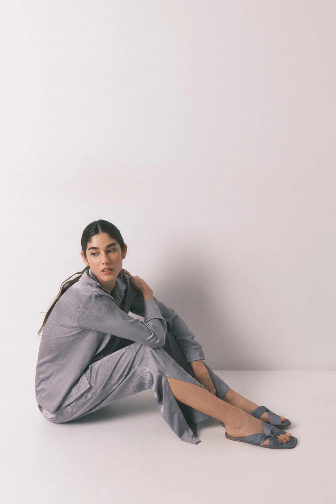 Women Secret_Dark Grey_Long Classic Pyjamas in Grey Jacquard Satin_3593013_42_01