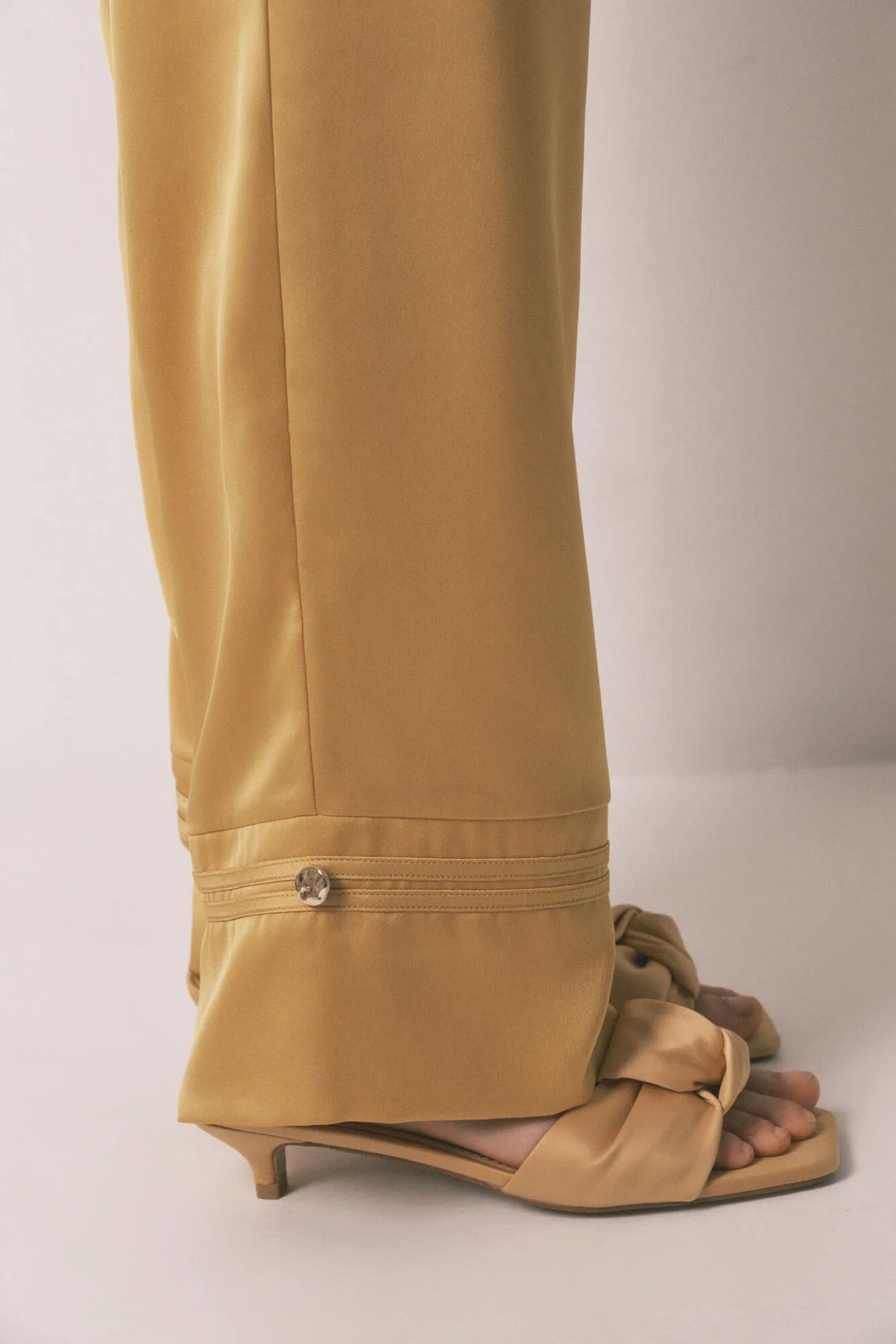 Women Secret_Gold/Mustard_Long Mustard Satin Classic Pyjamas_3593017_08_03