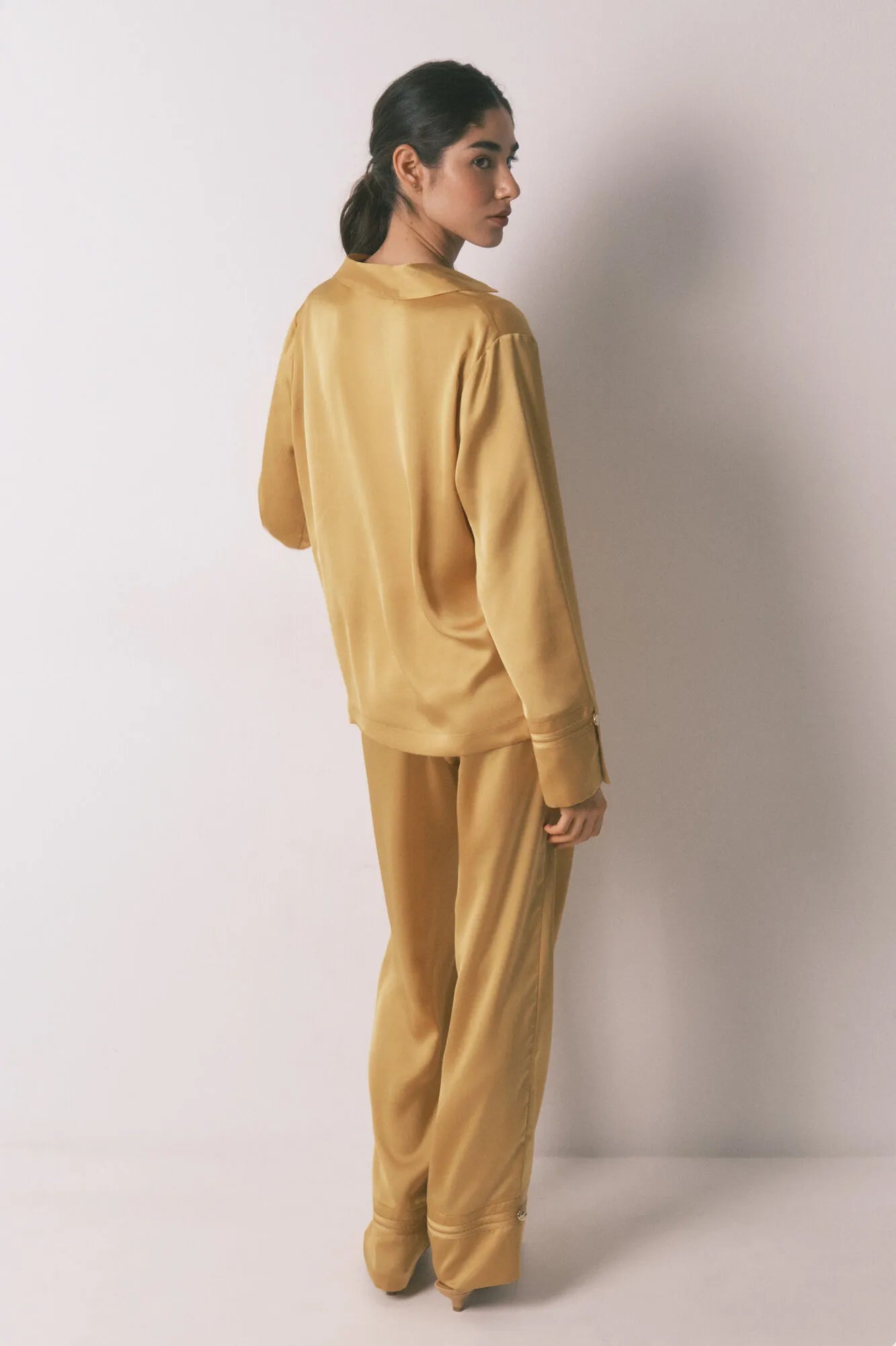 Women Secret_Gold/Mustard_Long Mustard Satin Classic Pyjamas_3593017_08_04