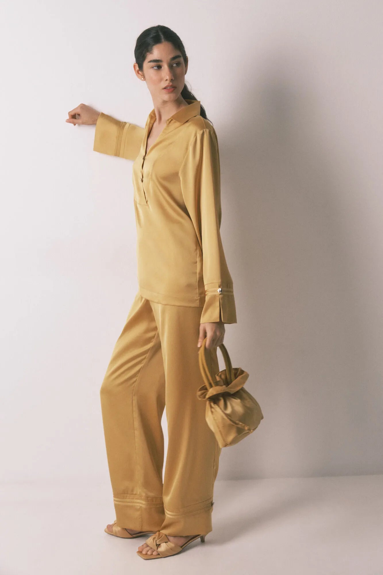 Women Secret_Gold/Mustard_Long Mustard Satin Classic Pyjamas_3593017_08_05