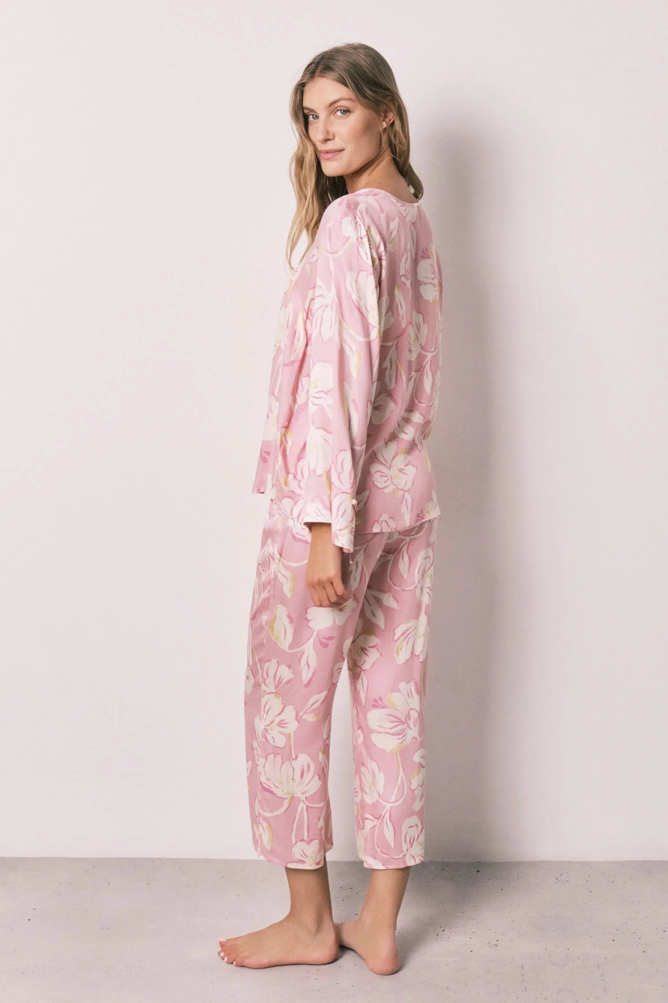 Women Secret Pink Women Oriental-Style Satin Long Pyjamas SKU: 3593083_73 Image 03
