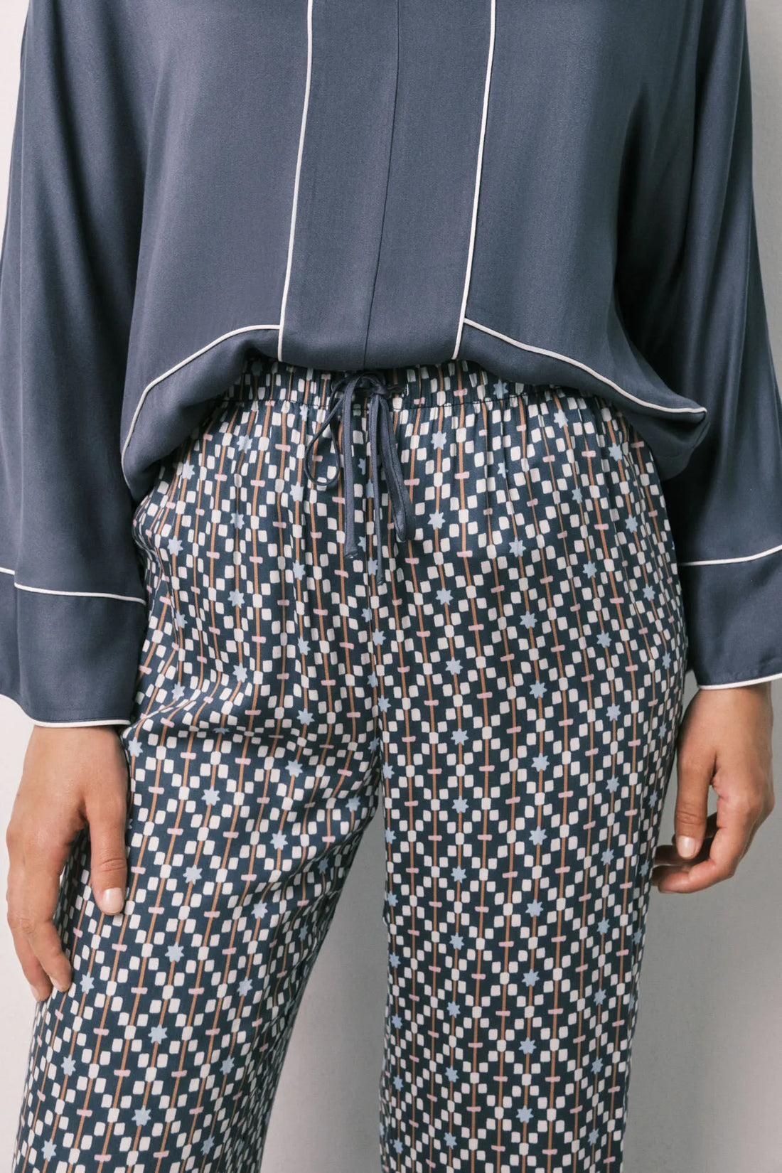Women Secret Green Women Geometric Print Satin Long Pyjamas SKU: 3594727_24 Image 02