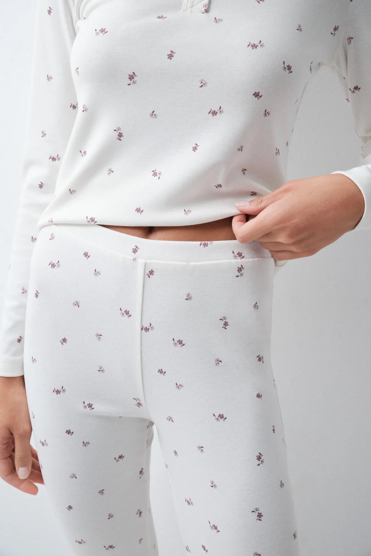 Women Secret White Print Women Floral Long Pyjamas SKU: 3594801_97 Image 04
