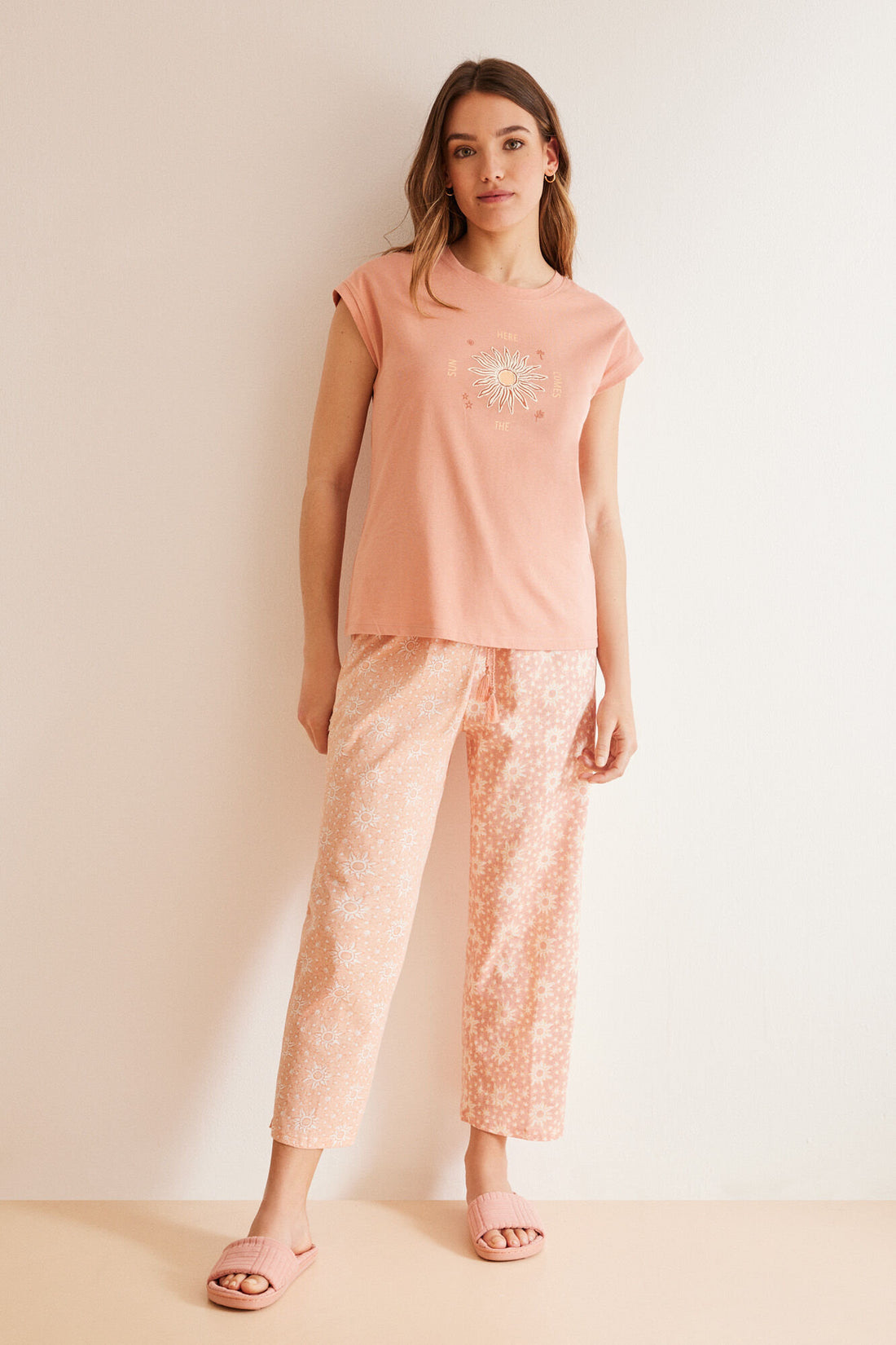 Pink Short Sleeves Capri Pant Pyjama_3597368_72_02