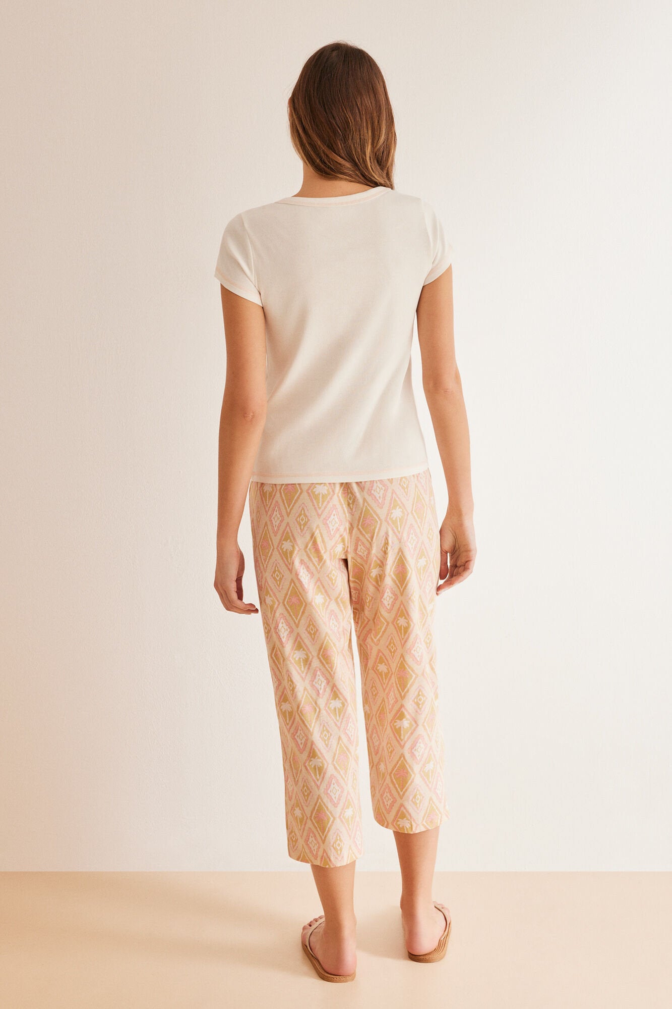 Ivory Short Sleeves Capri Pant Pyjama_3597398_96_05