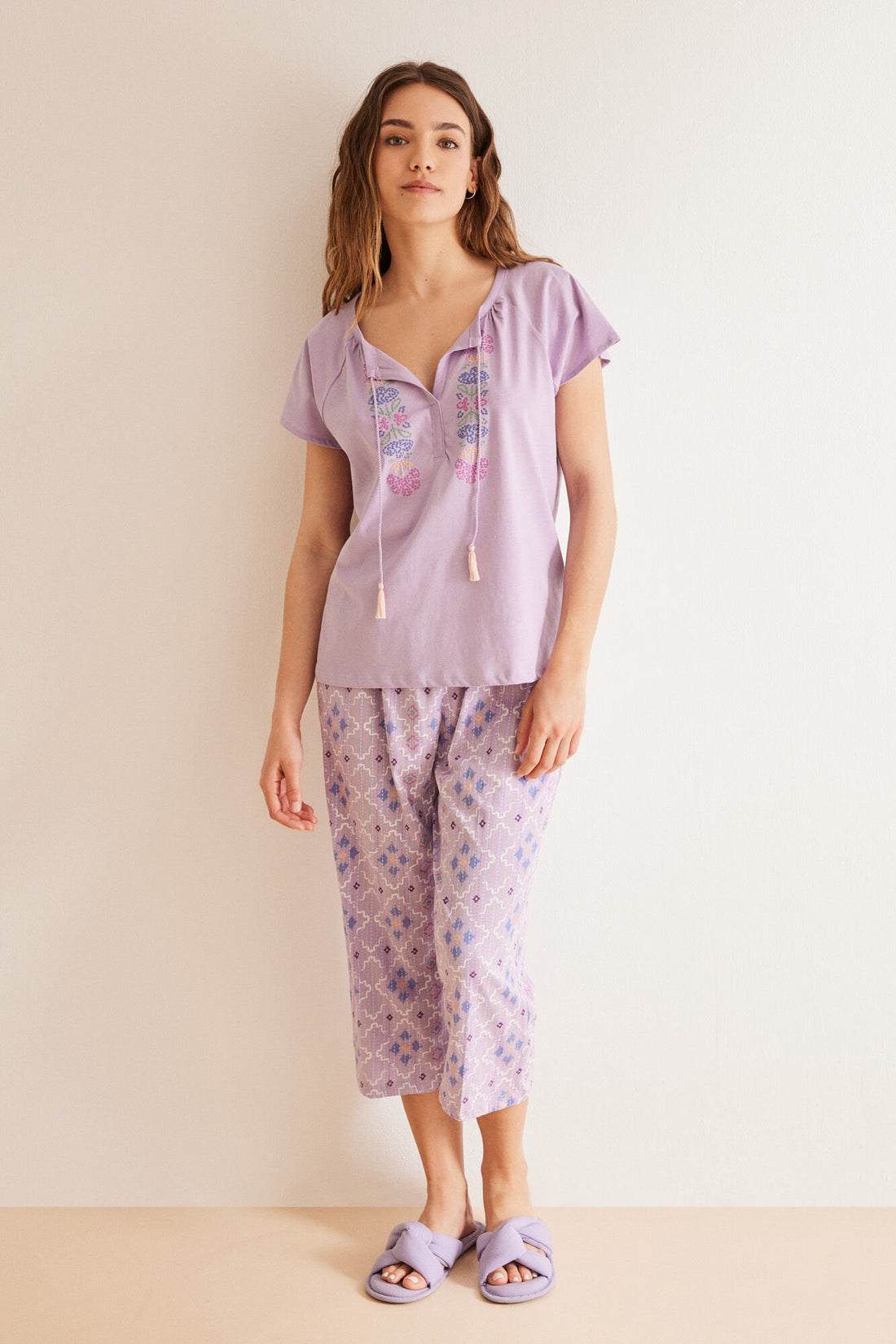 Purple/Lilac Short Sleeves Capri Pant Pyjama_3597400_77_02