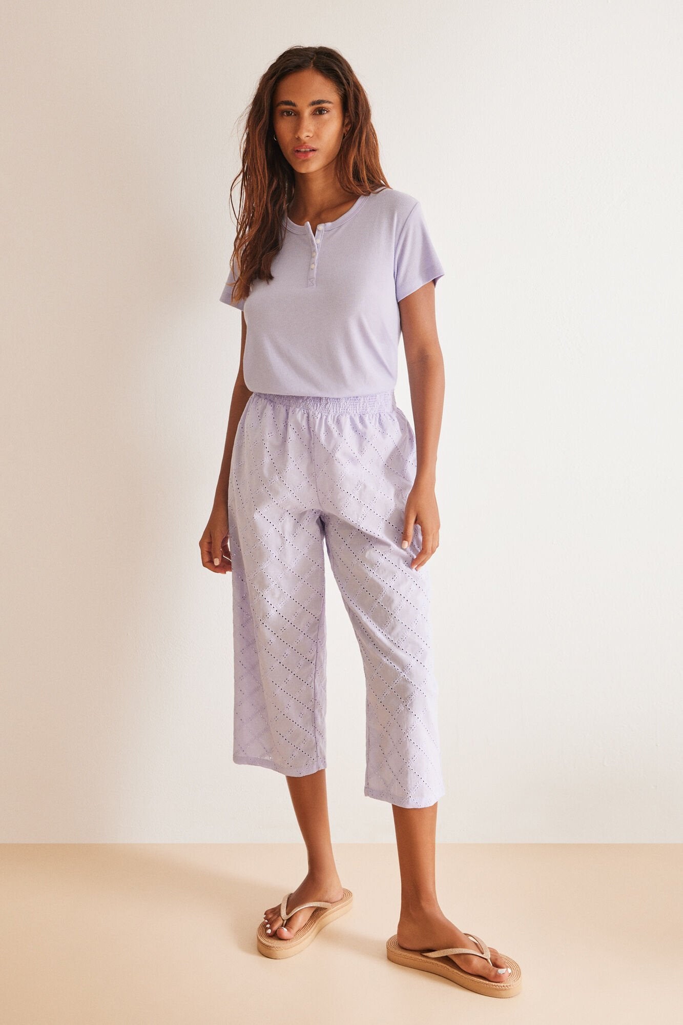 Swiss Embroidered Pajamas Capri Lila_06