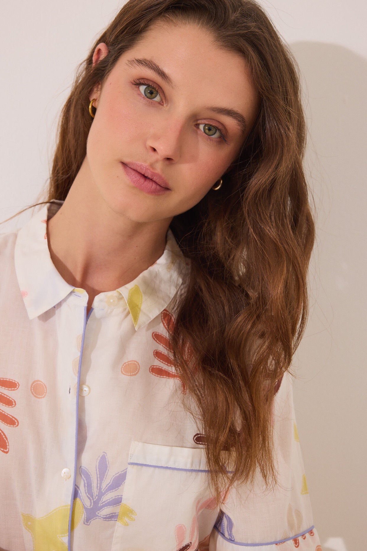 Women Secret_Short Classic Pyjamas in Allover Viscose with Leaves_3599182_98_02