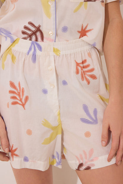 Women Secret_Short Classic Pyjamas in Allover Viscose with Leaves_3599182_98_05