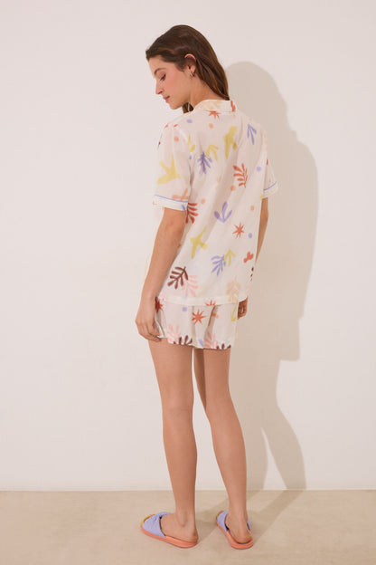 Women Secret_Short Classic Pyjamas in Allover Viscose with Leaves_3599182_98_06