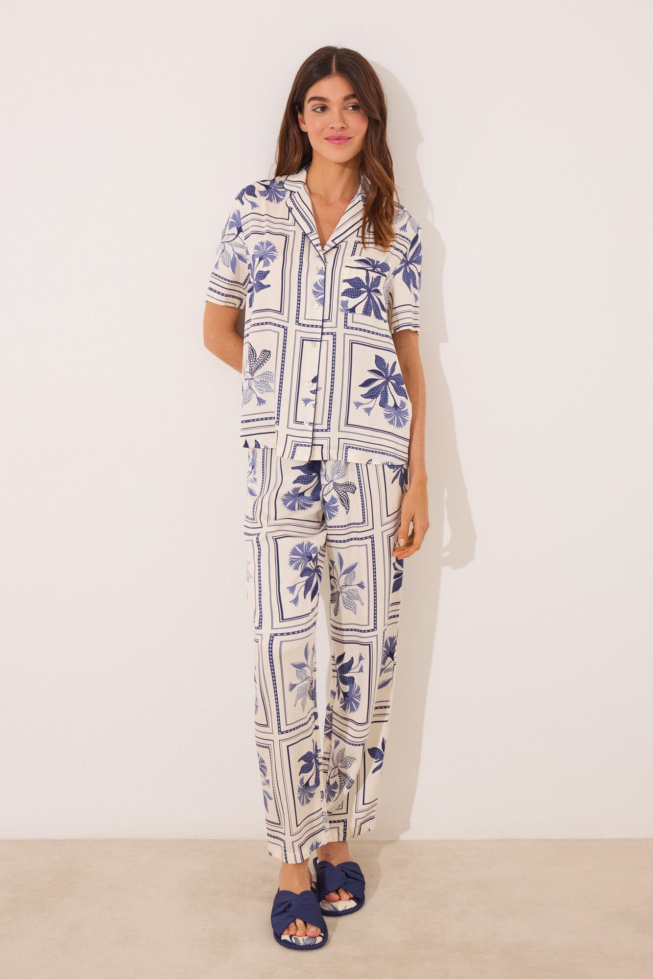 Women Secret_Satin Classic Pyjamas with Flower Print_3599212_10_01