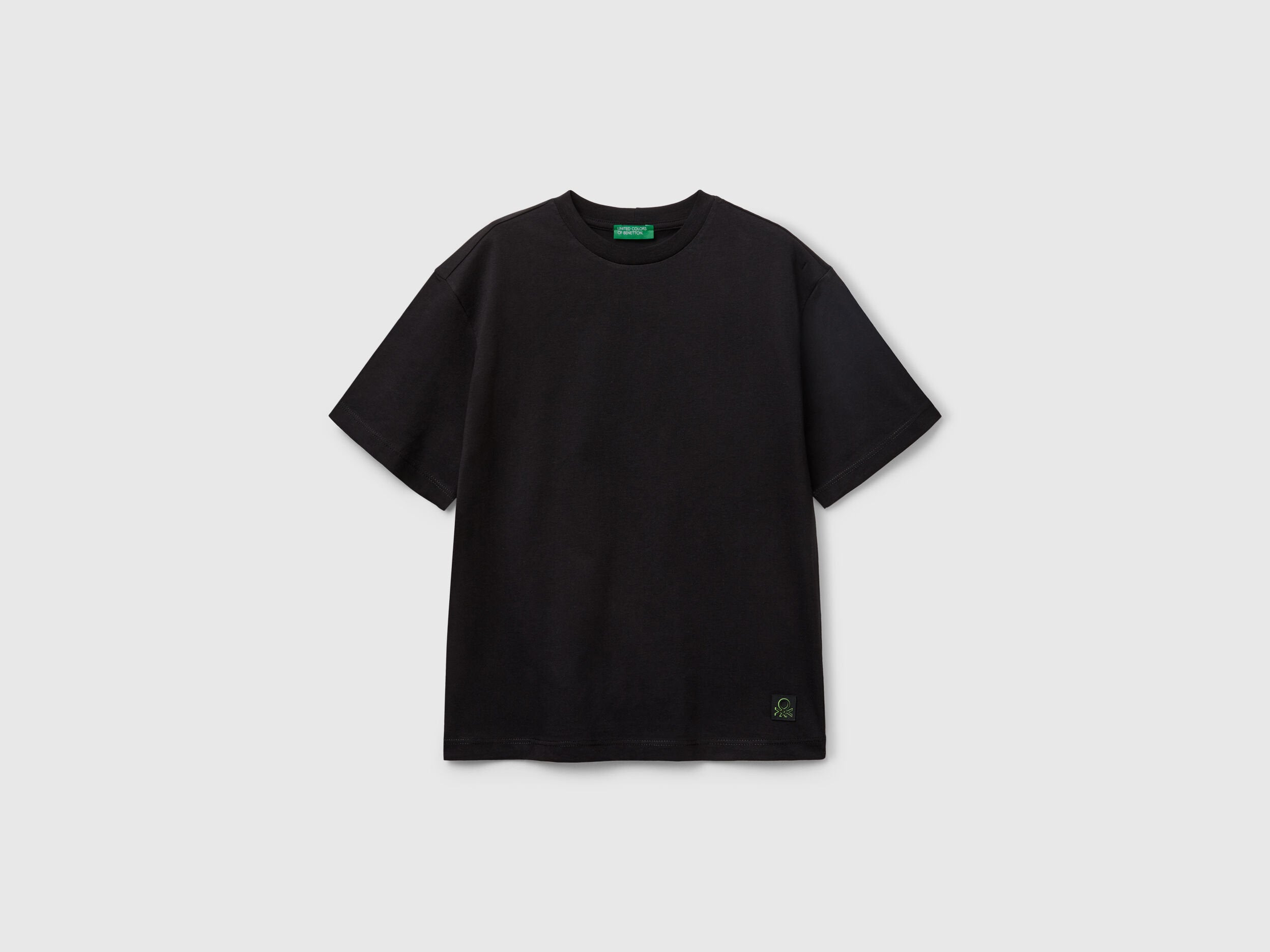 Benetton_Black T-Shirt with Back Print_35RYC10NC_100_01