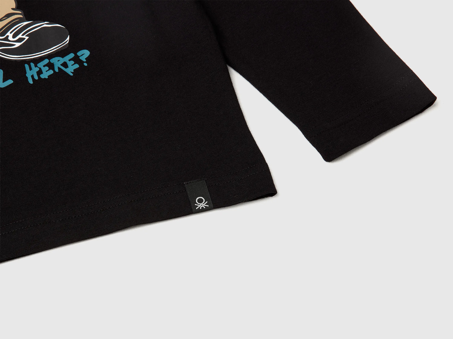 Benetton_Black_T-Shirt Featuring Garfield ©2025 By Paws, Inc._35RYC10QA_100_03