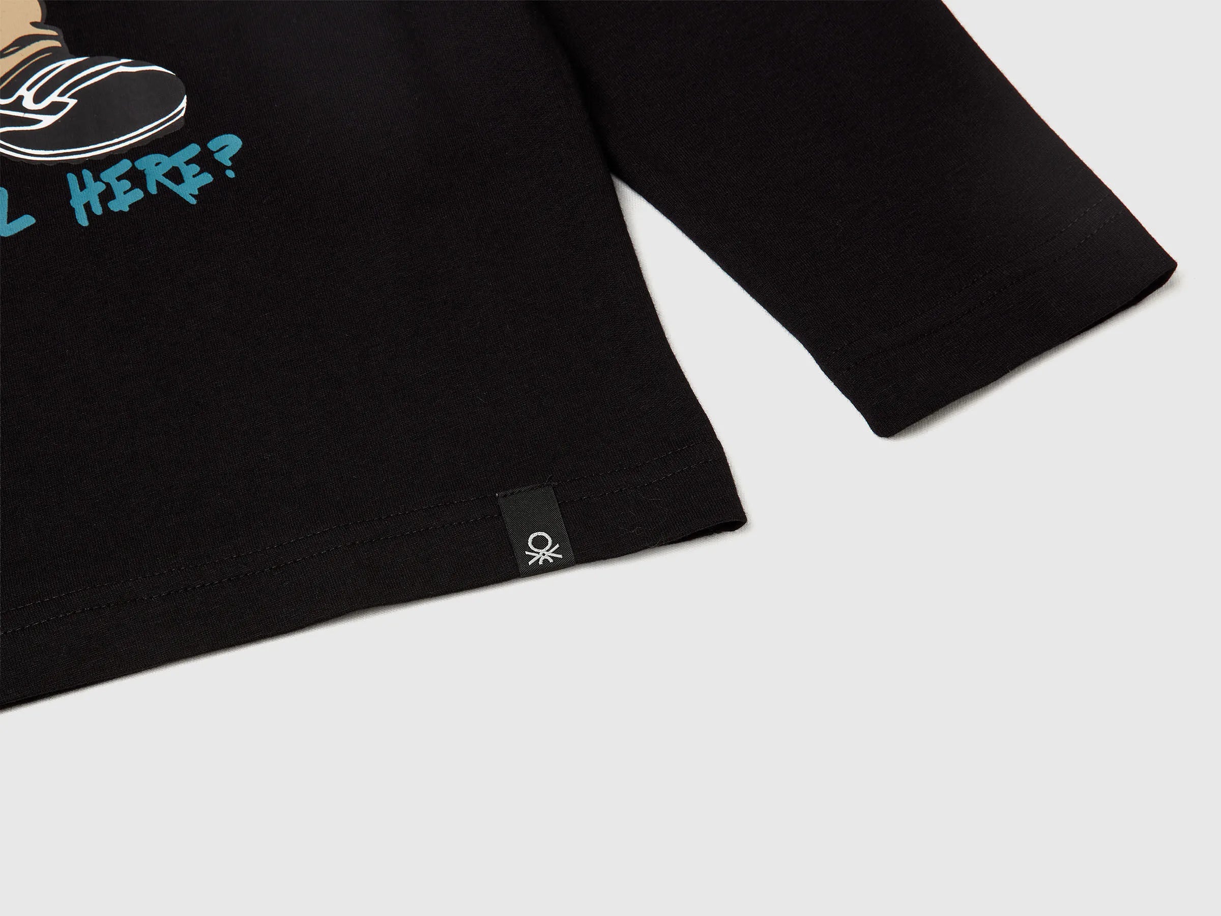 Benetton_Black_T-Shirt Featuring Garfield ©2025 By Paws, Inc._35RYC10QA_100_03