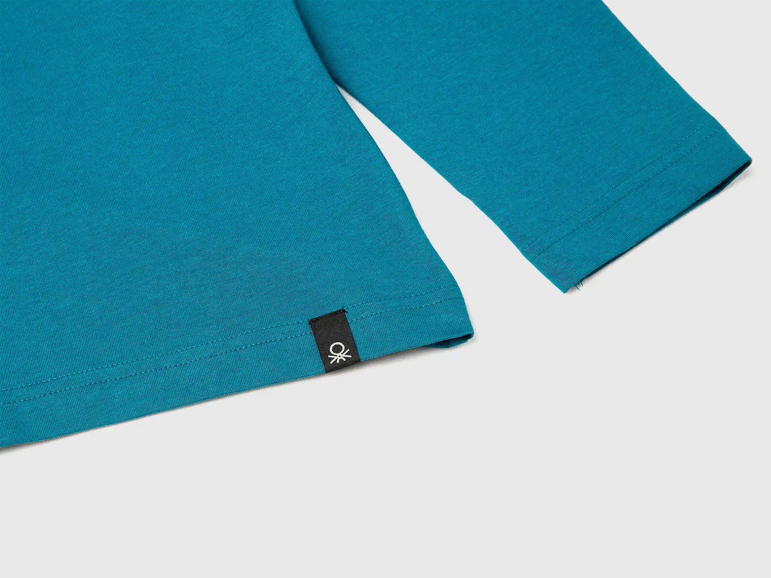 Benetton_Teal_T-Shirt Featuring Garfield ©2025 By Paws, Inc._35RYC10QA_3C5_03