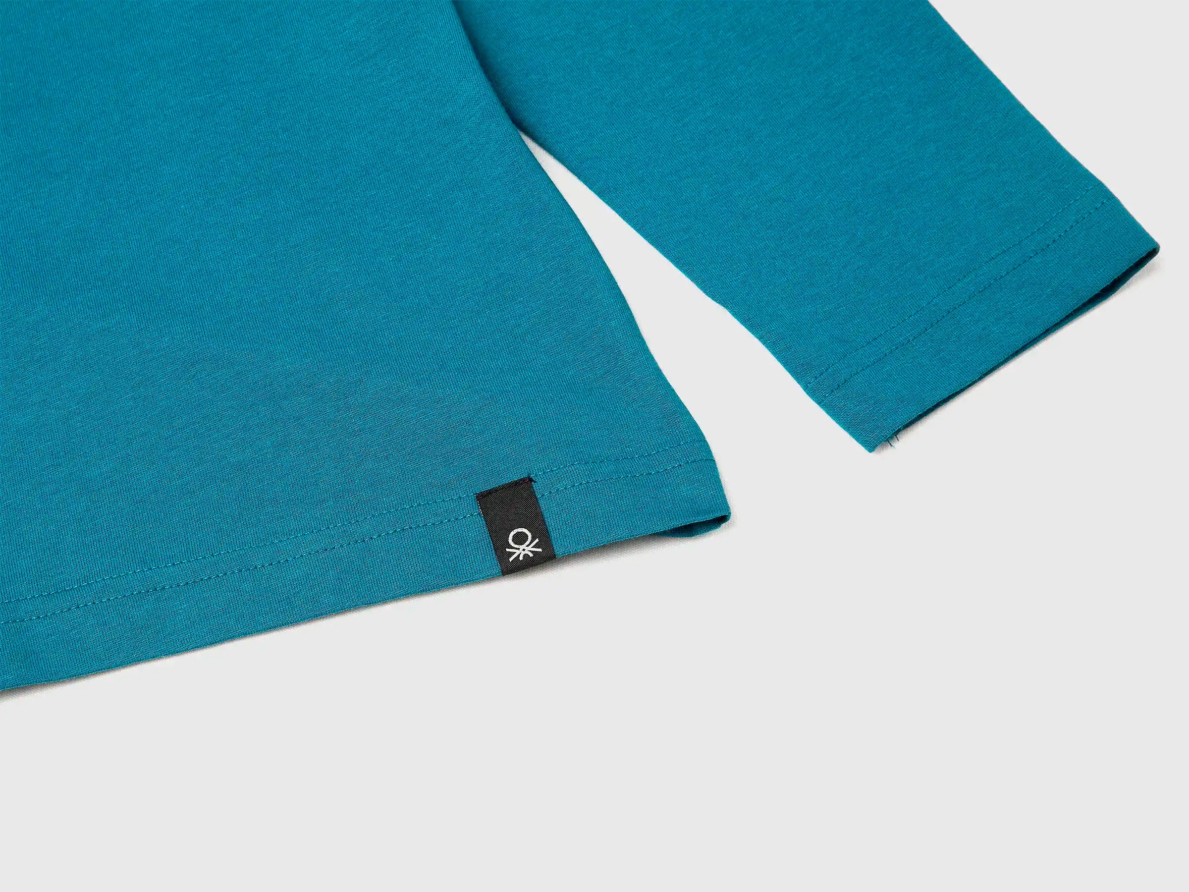 Benetton_Teal_T-Shirt Featuring Garfield ©2025 By Paws, Inc._35RYC10QA_3C5_03