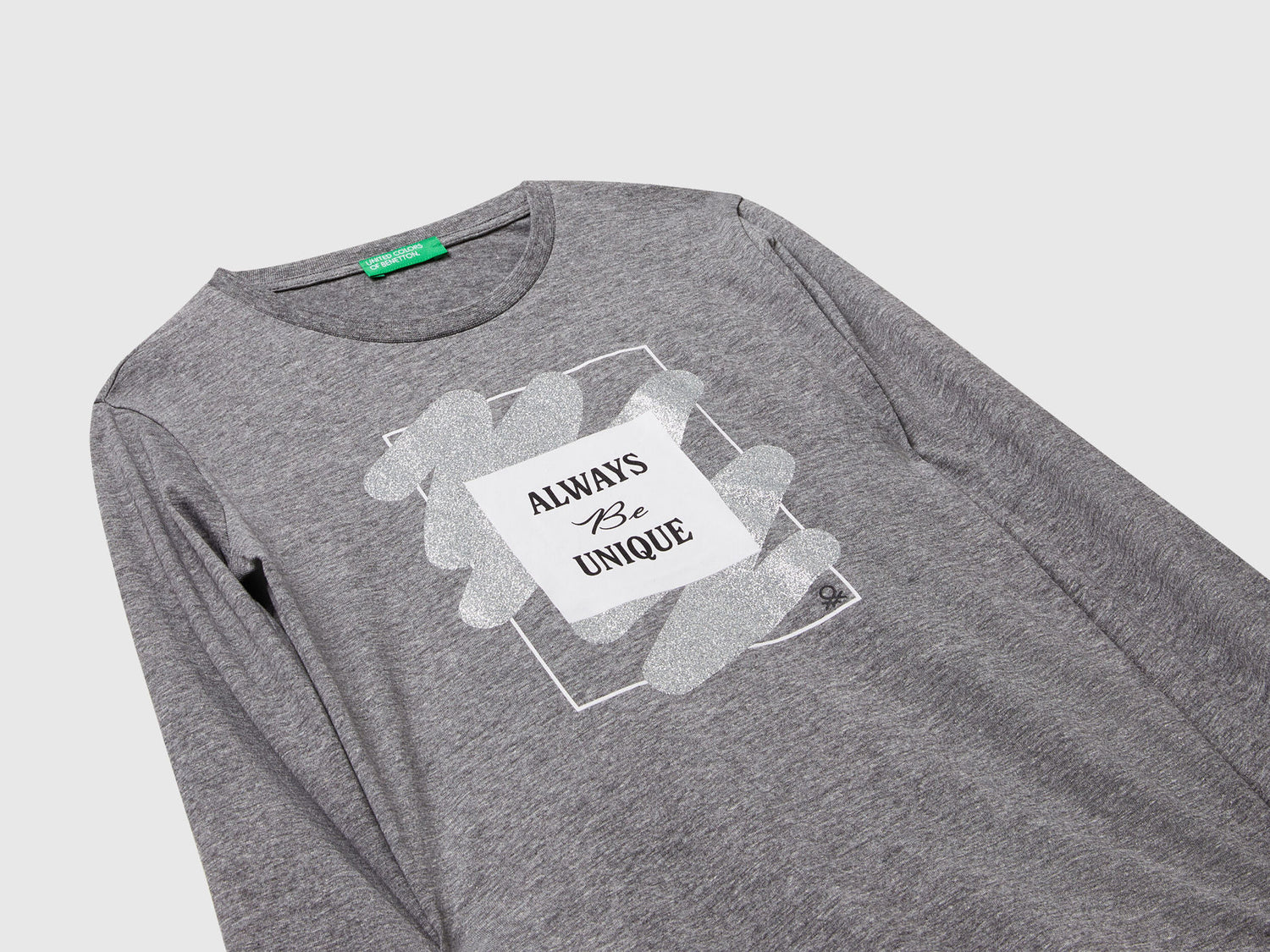 Benetton_Dark Gray_T-Shirt with Glitter Print_35RYC10QE_507_03