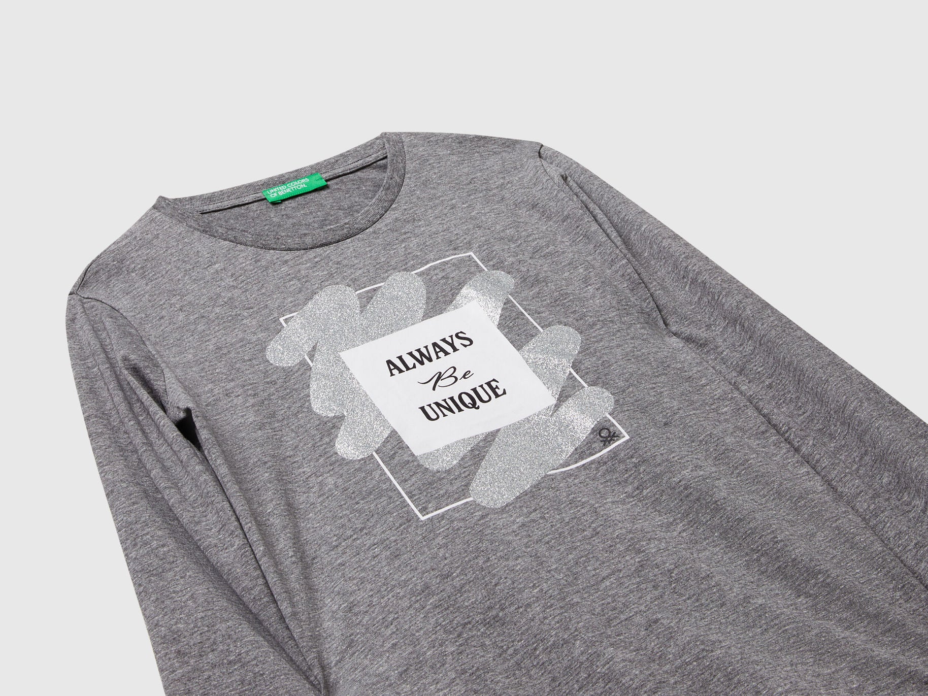Benetton_Dark Gray_T-Shirt with Glitter Print_35RYC10QE_507_03