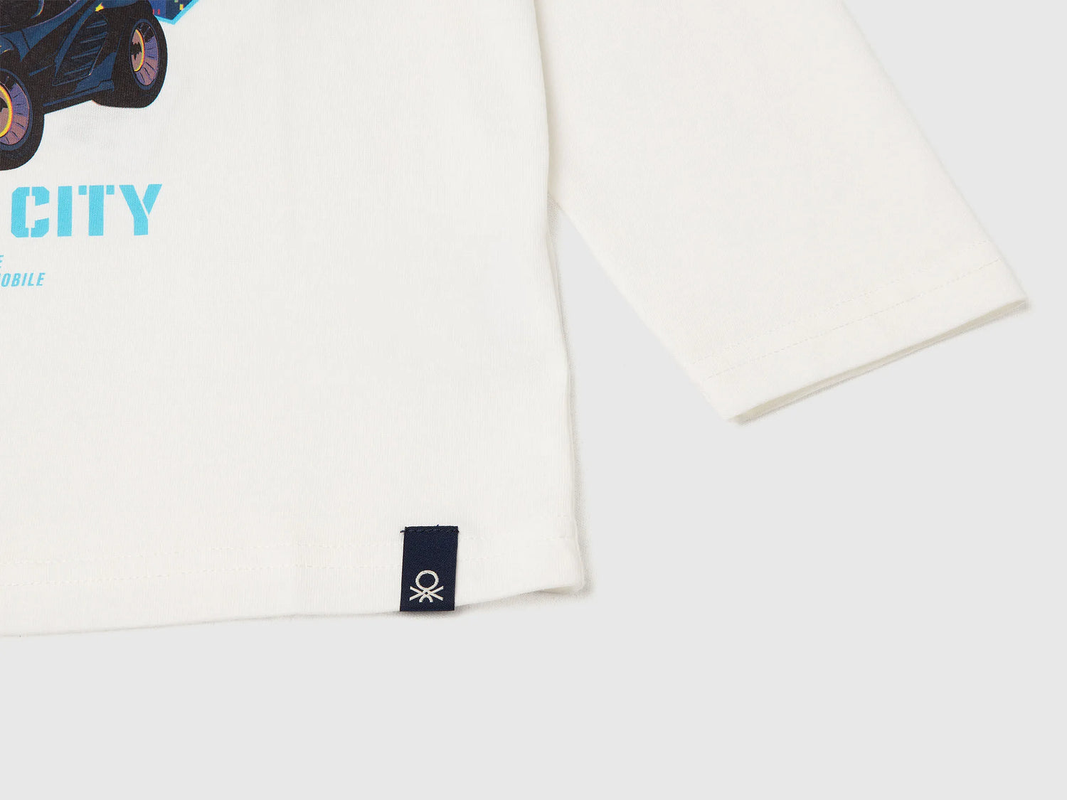 Benetton_Creamy White_T-Shirt Featuring Batwheels ©&amp;ª Dc and Wbei_35RYG10KE_074_03