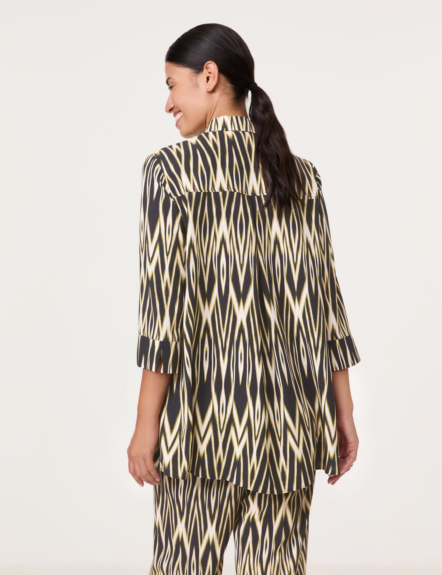 Long Blouse With An Ikat Print_360006-66407_1100_06