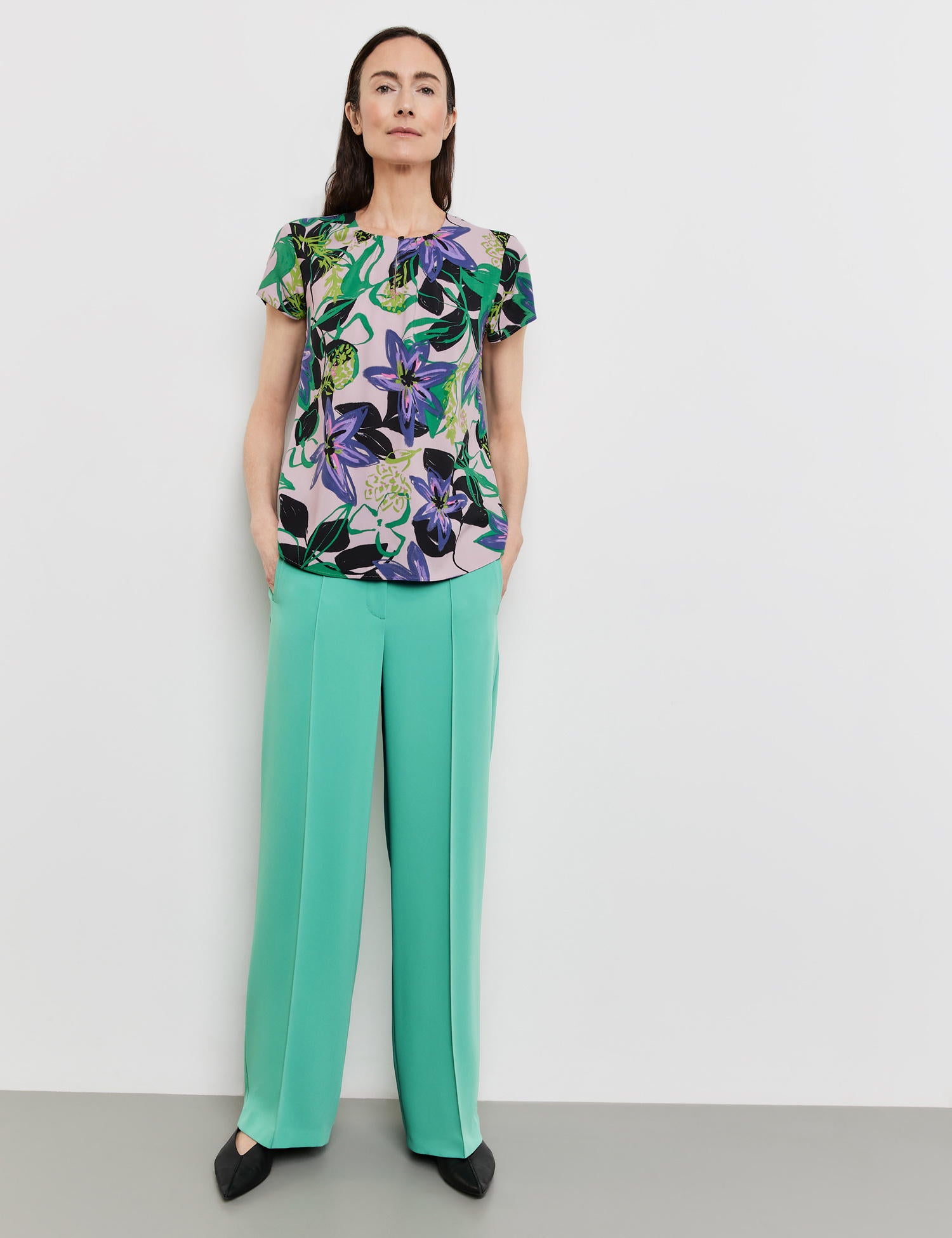 Blouse Top With A Floral Pattern_360019-31408_3058_05