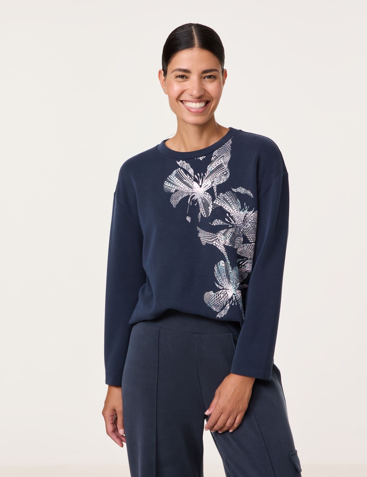 Sand-Washed Long Sleeve Top with A Front Print_370074-44020_8153_01