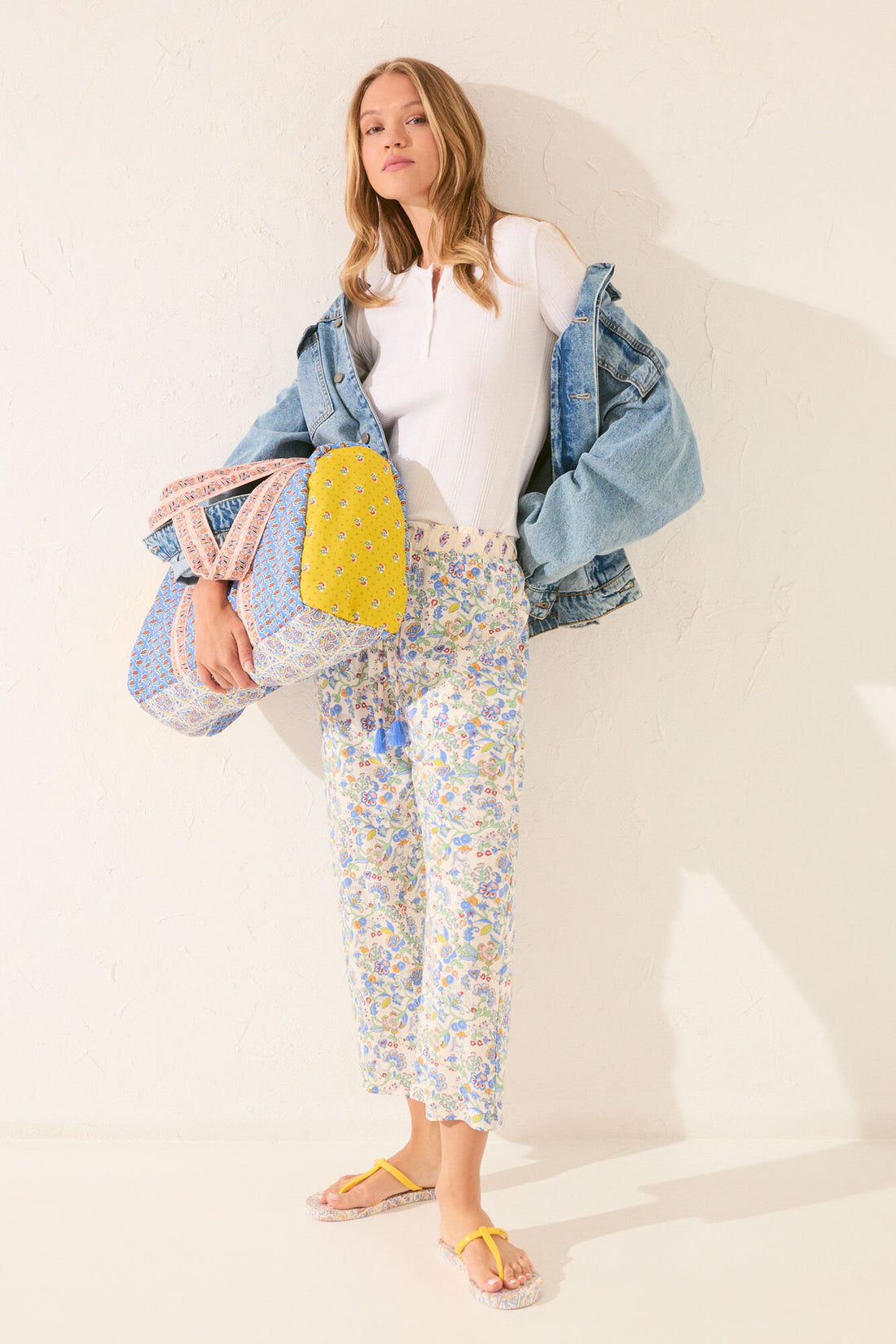 Women Secret_Multicoloured Floral Viscose Capri Trouser_3702229_98_01