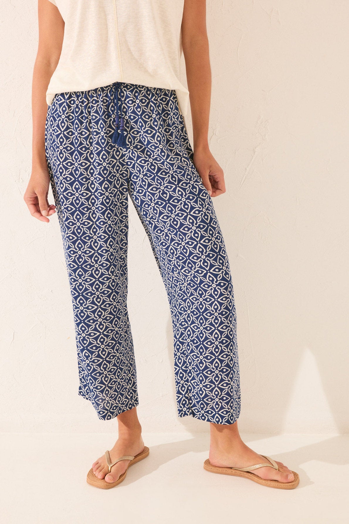 Women Secret_Stamp Print Capri Trouser_3702231_19_02