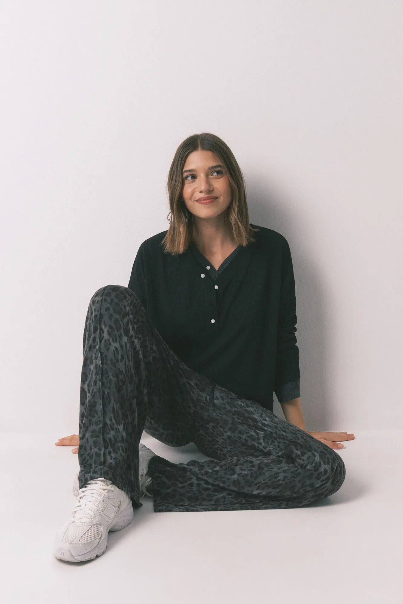 Women Secret_Grey_Long Gray Animal Print Trouser_3702262_47_01