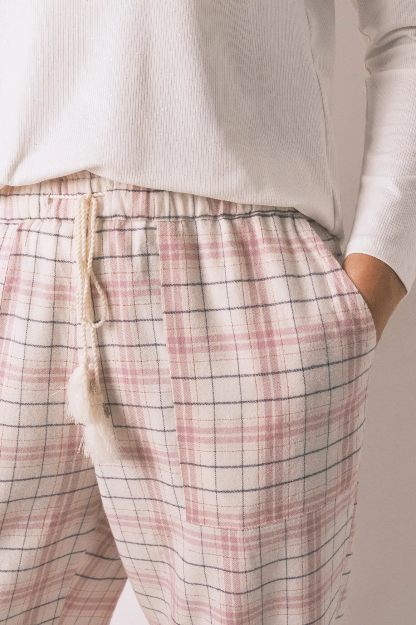 Women Secret_Pink_Long Pink Flannel Trouser with a Plaid Print_3702284_73_03