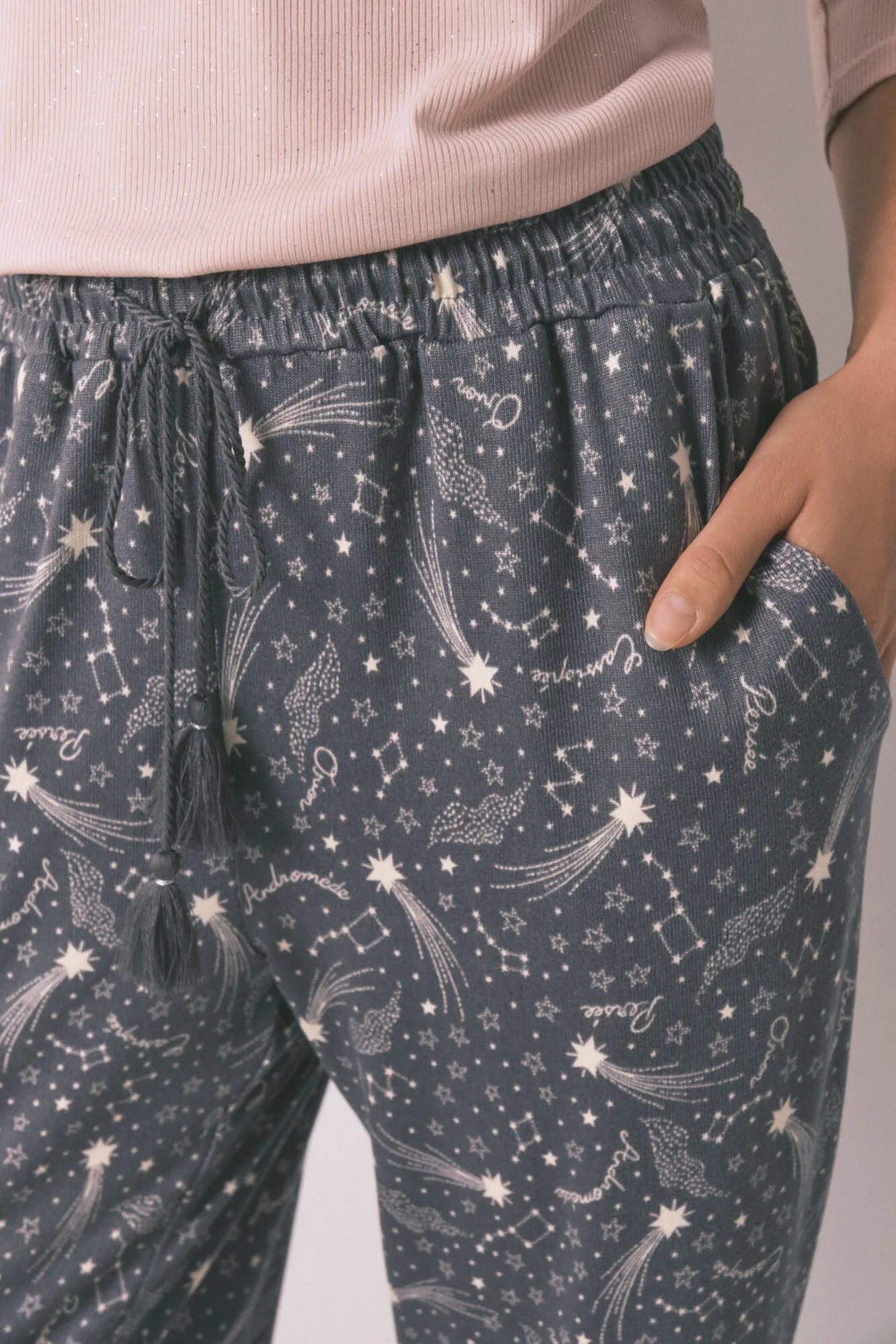 Women Secret_Charcoal Grey_Long Warm Jersey-Knit Trouser with Soft Grey Stars_3702292_40_02