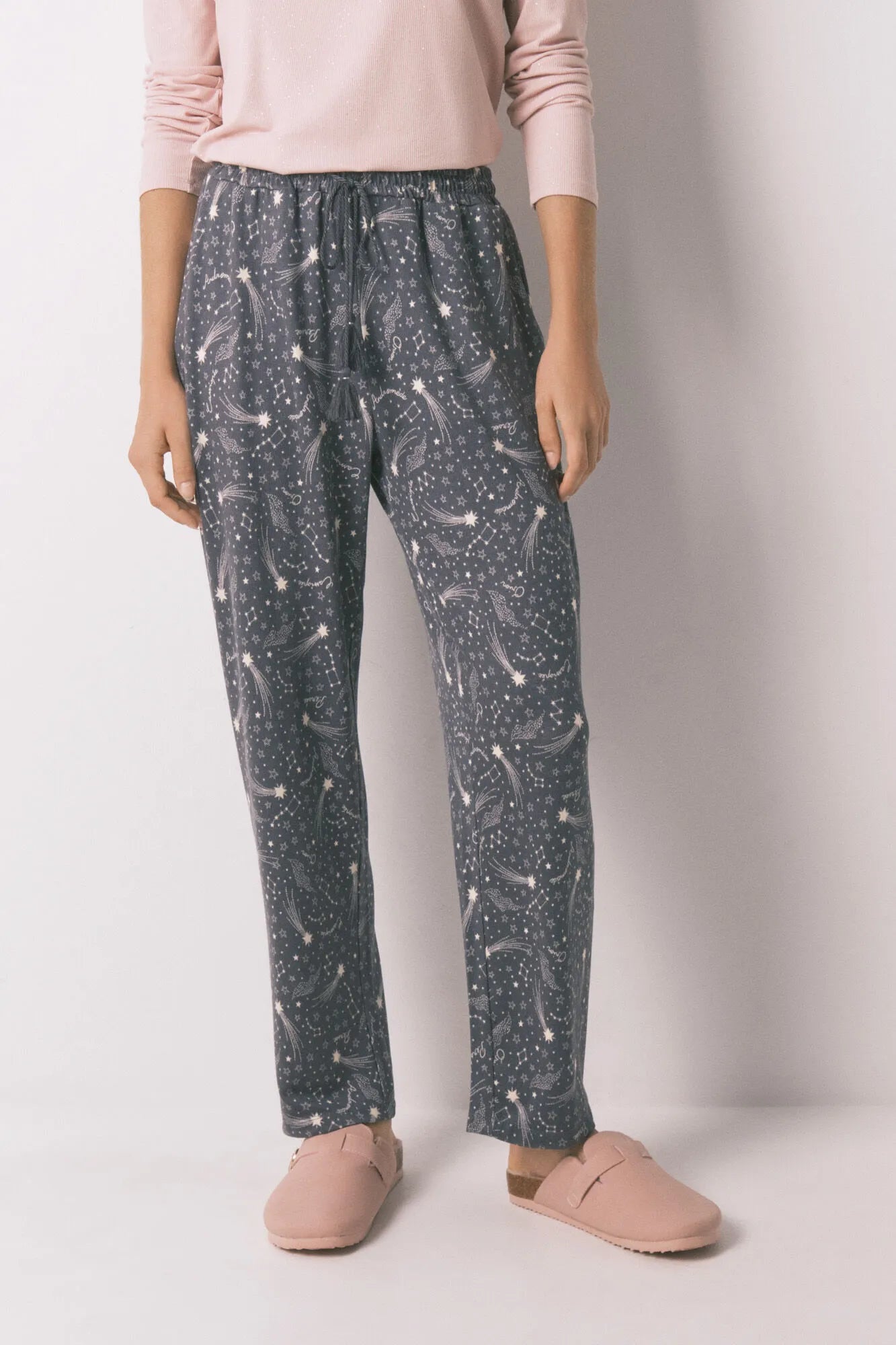 Women Secret_Charcoal Grey_Long Warm Jersey-Knit Trouser with Soft Grey Stars_3702292_40_03