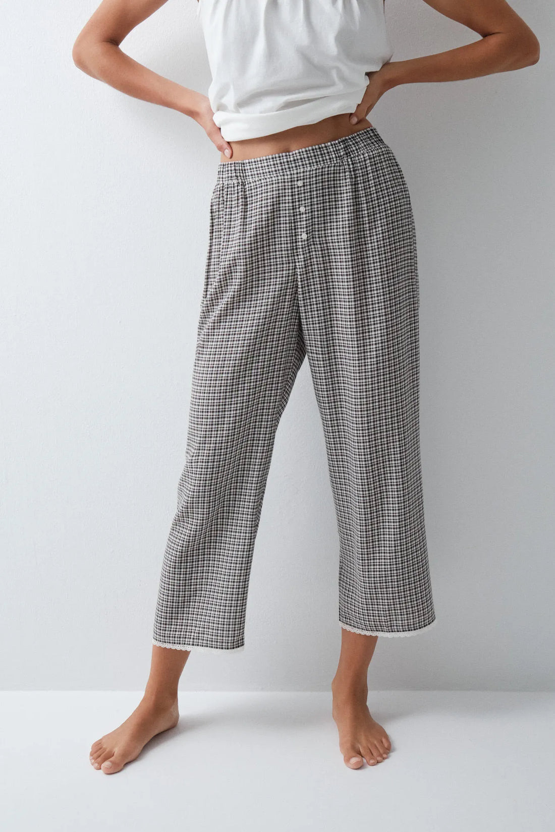 Women Secret Black Women Plaid Capri Trousers with Lace Hems SKU: 3704554_01 Image 01