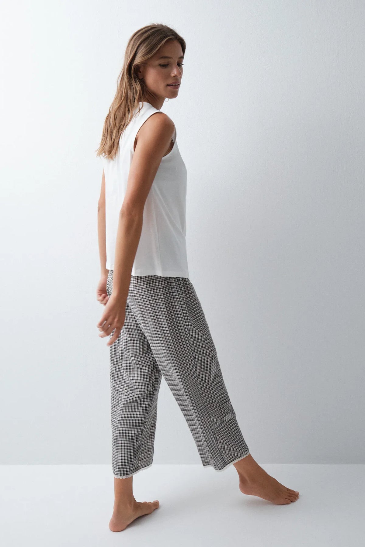 Women Secret Black Women Plaid Capri Trousers with Lace Hems SKU: 3704554_01 Image 04